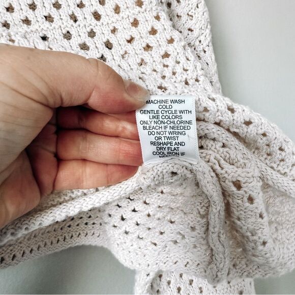 Sincerely Jules Cream Crochet Cropped Long Sleeve Pull Over Size Medium - Picture 5 of 6